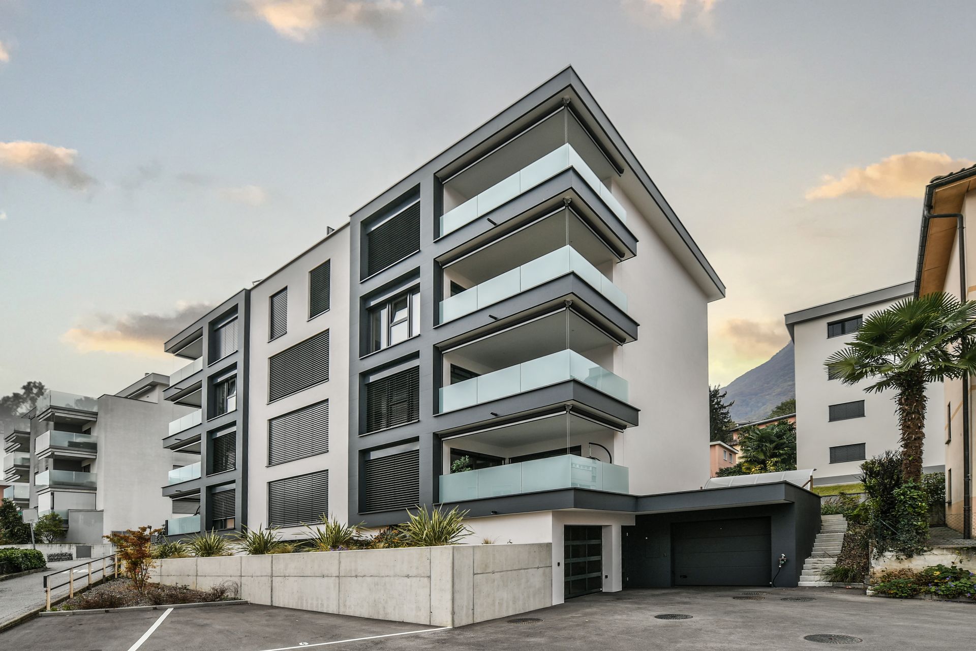 Integrazione di impianto fotovoltaico con sistemi di accumulo per l'indipendenza energetica residenziale in Ticino, realizzato da Fumasoli SA.