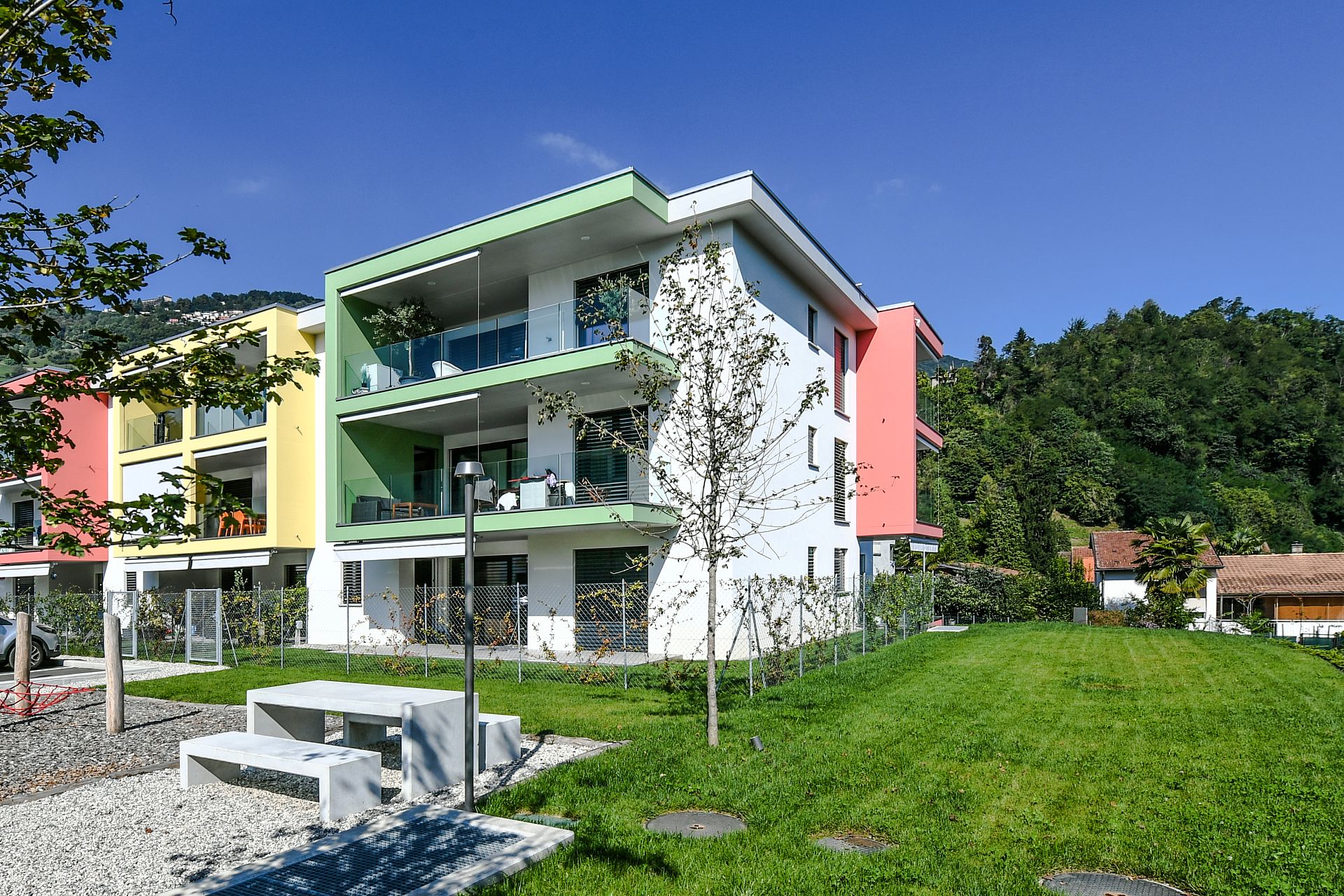 Installazione sistema di climatizzazione canalizzata VRF per riqualificazione energetica uffici a Lugano. Progetto centralizzato realizzato da Fumasoli SA.